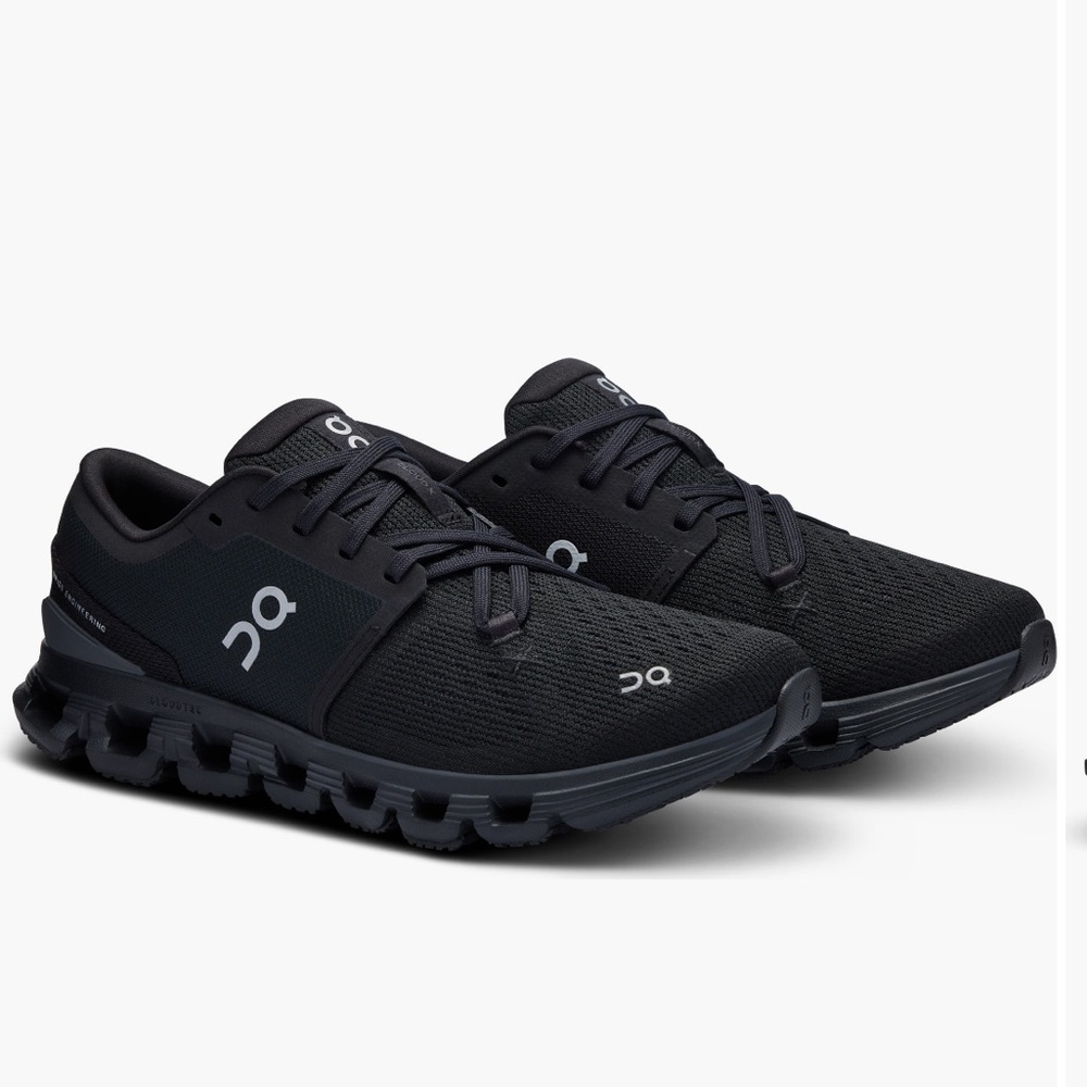On Cloud X 4 Men’s brand new in box size 9 M